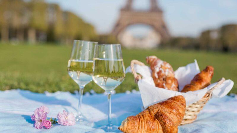A picnic next to the Eiffel Tower