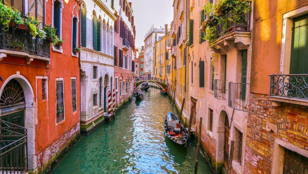 Romantic Venice, one of the best destinatinos for an Italy tour