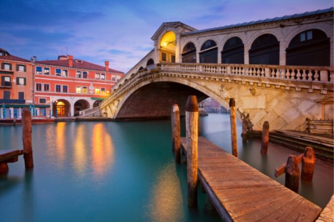 Rialto Bridge in Venice, an iconic sight you can't miss during your tour to Italy